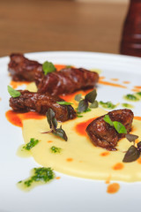 Steamed in white wine beef with potato cream and thick gravy