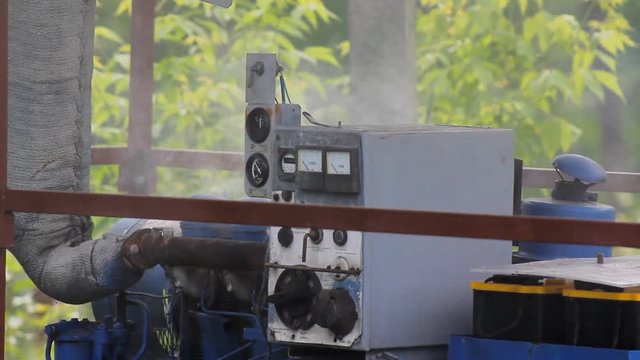 Hot Mechanism Smokes Motor overheated engine smokes