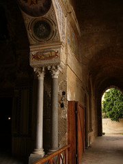 Sicile, dans l'allée couverte du palais de la zisa