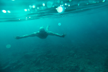 Fototapeta na wymiar man swim underwater sea
