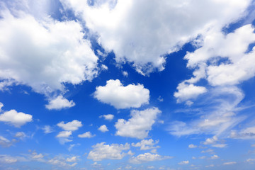 Obraz premium 南国沖縄の紺碧の空と夏雲