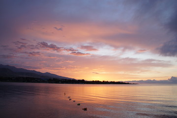 Obraz premium Sunrise on lake Issyk-Kul, Kyrgyzstan 