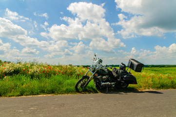 Fototapeta na wymiar Motocykl na drodze 