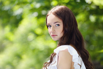 Naklejka premium Beautiful girl relaxing in green park