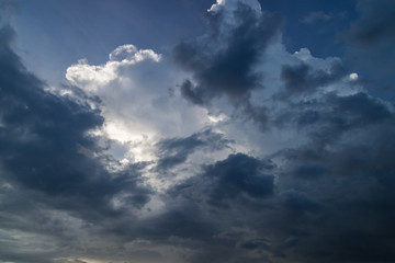 Fototapeta na wymiar Raincloud in sky before rainning.