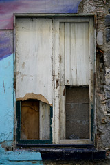 Obraz na płótnie Canvas windows of a ruin