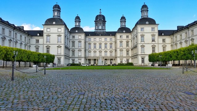 Schloss Bensberg vom Eingang aus