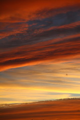 Fototapeta premium 역동적인 구름과 빛