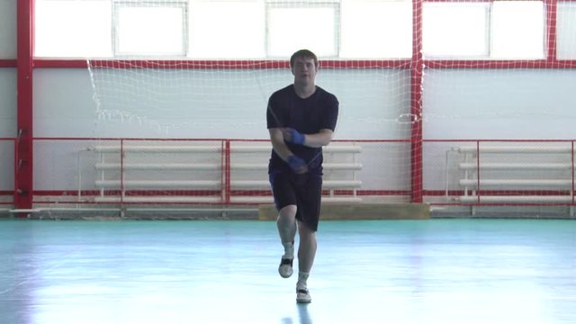 A man jumps rope in the gym
