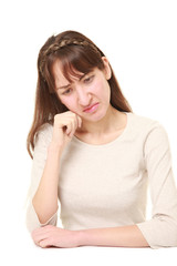 心配事のあるアラサーの女性