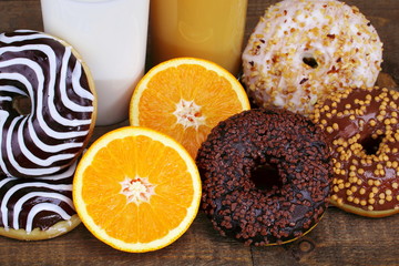 Ciambelle ,succo d'arancia e latte