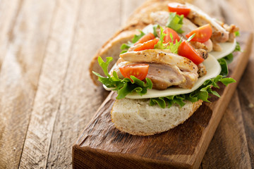 Grilled chicken sandwich with basil and tomatoes