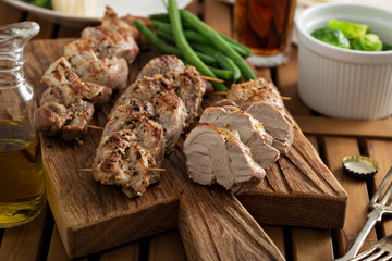 Grilled braided pork with green beans