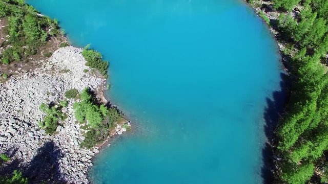 Riflessi in lago alpino - Laghetto di montagna - Valtellina