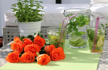 Refreshing summer relaxation: mojito cocktail and roses