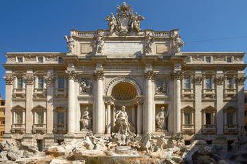 Fototapeta na wymiar Wide Angle View of The Famous Trevi Fountain in Rome Italy