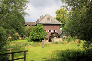 Fototapeta na wymiar Brüggener Mühle am Niederrhein