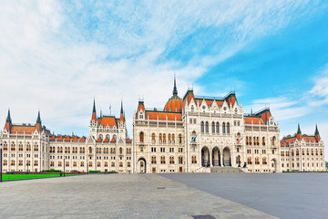 Fototapeta na wymiar Hungarian Parliament Main Entrance. Panoramic view. Hungary.