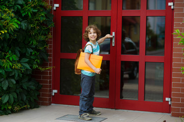 The pupil opens a school door.