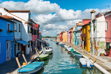 Fototapeta na wymiar Peaceful colorful canal scene, Burano, Venice