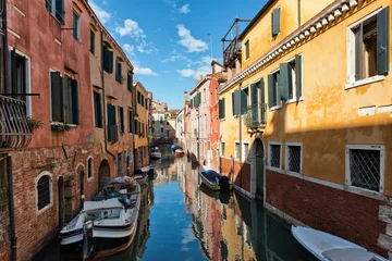 Kanal in Venedig, Italien © XtravaganT