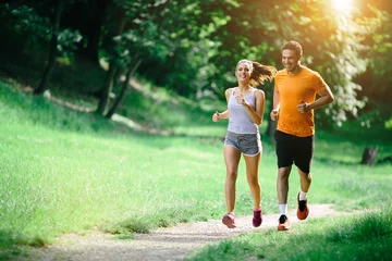 Papier Peint photo Lavable Jogging Couple en bonne santé jogging dans la nature