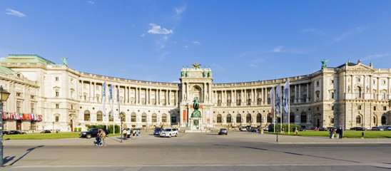Blick vom Heldenplatz auf die neue Burg der Hofburg in Wien 