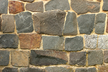 Mauer aus Natursteinen
