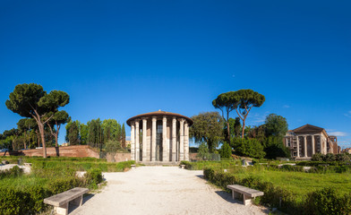 Obraz premium Forum Boarium panorama with Temple of Hercules Victor and Temple