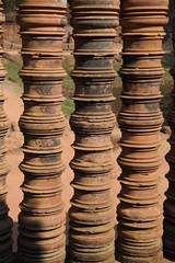 Säulen in der Sonne im Tempel Banteay Srei