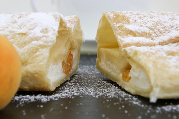 Topfen-Marillen-Strudel