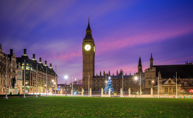 Fototapeta na wymiar Big Ben and Houses of parliament at twilight