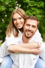 Obraz premium couple in summer park