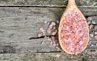 Pink salt in wooden spoon
