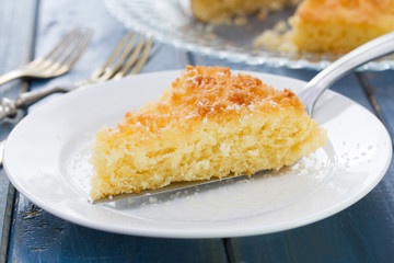 coconut tarte in blue background