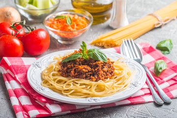 Spaghetti bolognese with ingredients