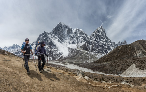 Nepal, Himalaya, Solo Khumbu, two men trekking