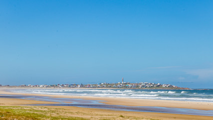 Couché de soleil sur le port de Colonia de Sacramento en Uruguay
