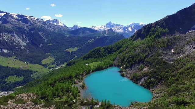 Lago alpino - Vista su montagne innevate - Lagazzuolo in Valmalenco