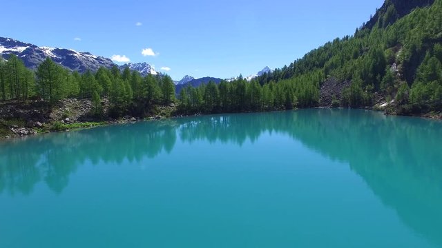 Riflessi in lago alpino - Laghetto di montagna - Valtellina