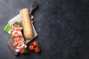 Sandwich with salad, prosciutto and mozzarella