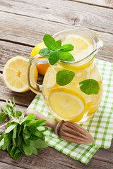 Lemonade with lemon, mint and ice