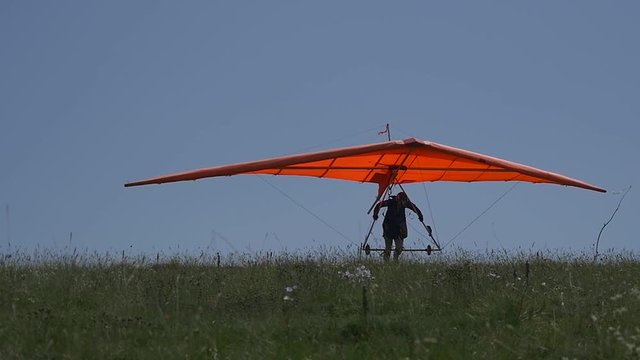 Takeoff of a hangglider in slow motion