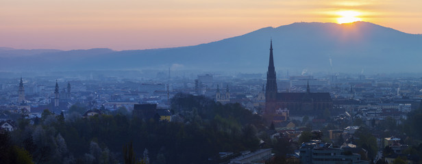 Fototapeta na wymiar Linz panorama at sunrise