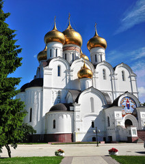 Fototapeta na wymiar Assumption Cathedral in Yaroslavl, Russia