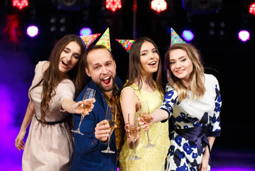 Obraz premium party, holidays, celebration, nightlife and people concept - smi