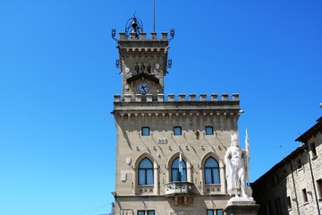 Fototapeta premium City Hall and the Statue of Liberty in San Marino