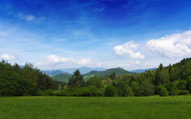 Mountains Pieniny in Slovakia and Poland © luzkovyvagon.cz