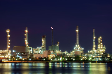 Obraz na płótnie Canvas Oil refinery / Oil refinery reflex on river at night.