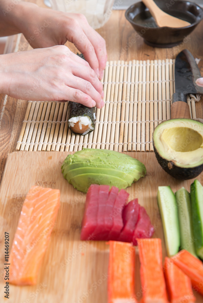 Poster cooking roll sushi